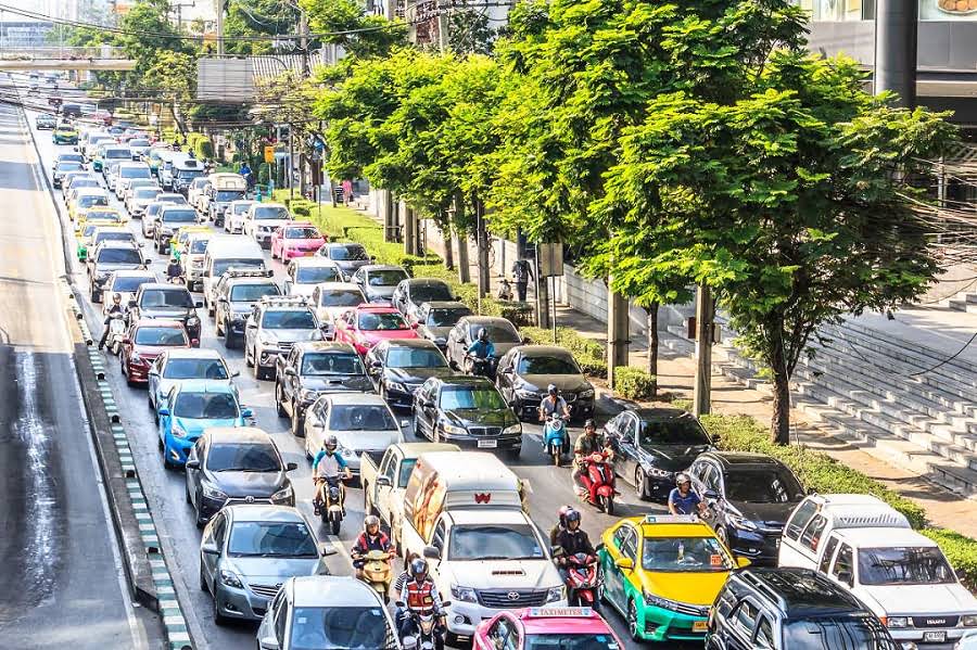 cars-join-heavily-congested-streets-thai-capital